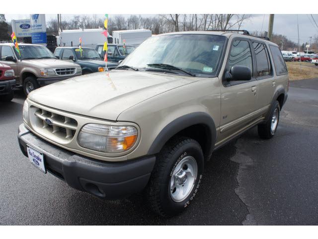 Photo of 2000 Ford Explorer