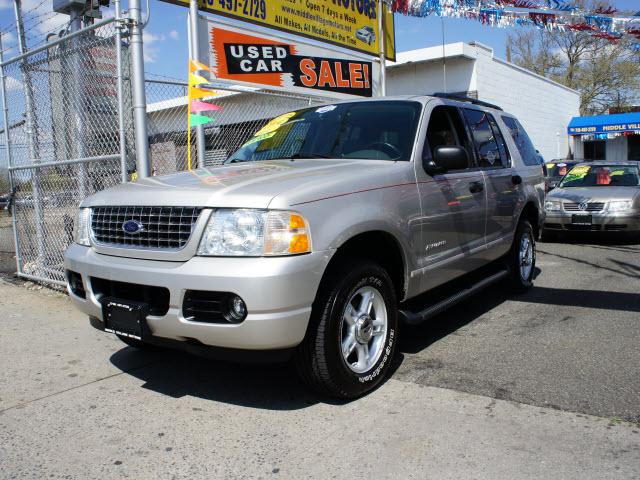 Photo of 2004 Ford Explorer