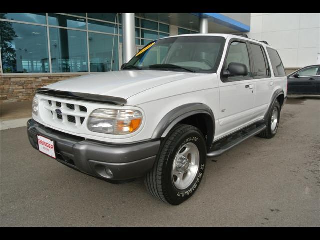 Photo of 2000 Ford Explorer