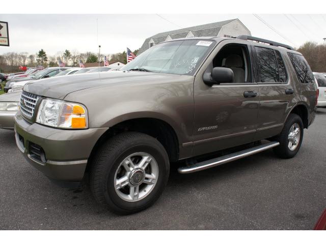 Photo of 2005 Ford Explorer