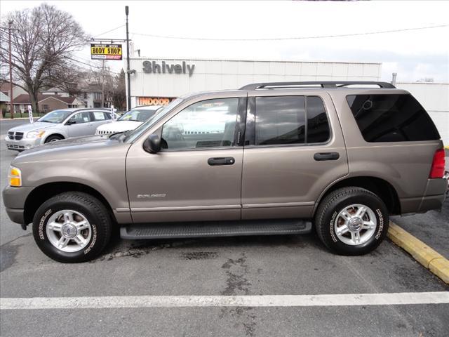 Photo of 2004 Ford Explorer