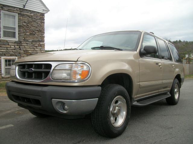 Photo of 2000 Ford Explorer