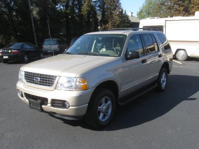 Photo of 2004 Ford Explorer
