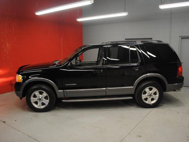 Photo of 2004 Ford Explorer