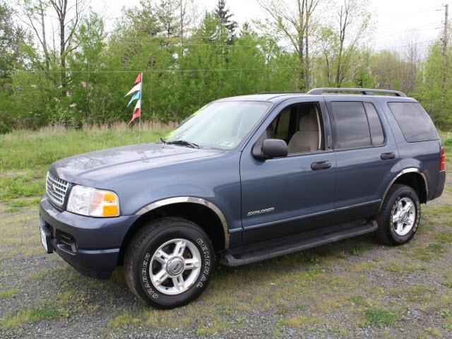 Photo of 2004 Ford Explorer