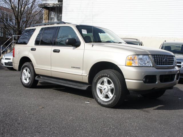 Photo of 2005 Ford Explorer