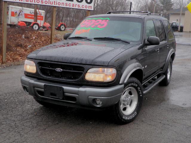 Photo of 2000 Ford Explorer