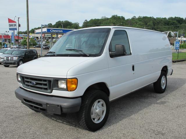 Photo of 2005 Ford Econoline Cargo Van