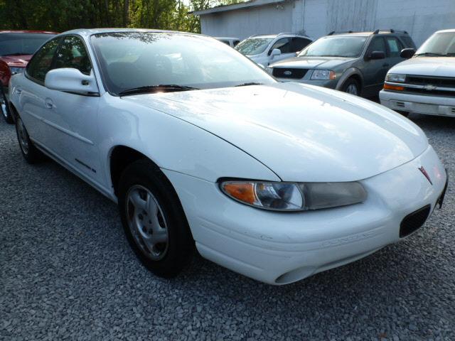 Photo of 2000 Pontiac Grand Prix
