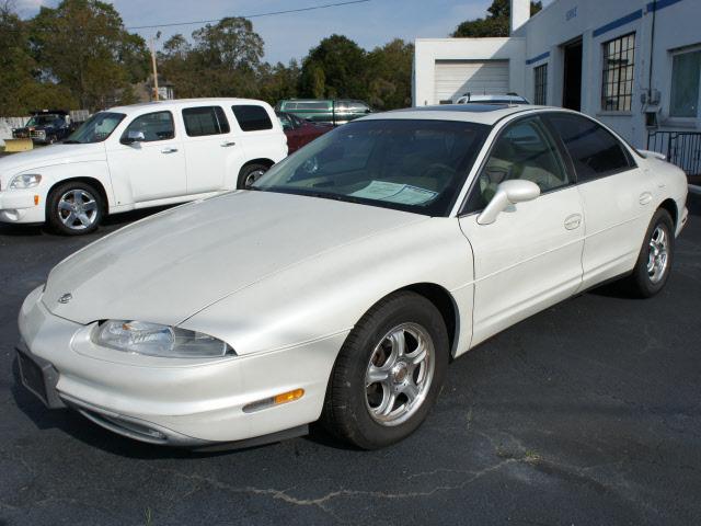 Photo of 1999 Oldsmobile Aurora