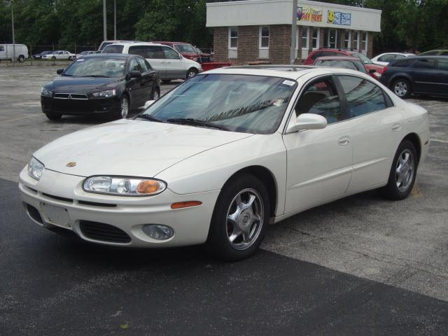 Photo of 2002 Oldsmobile Aurora