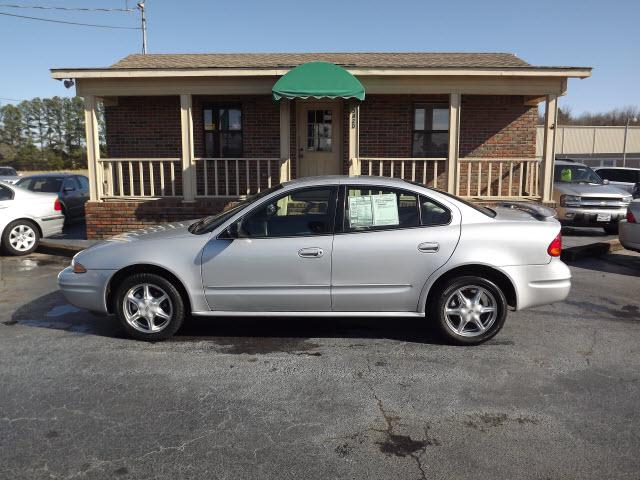 Photo of 2004 Oldsmobile Alero