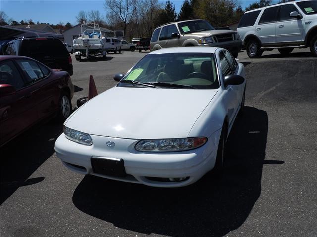 Photo of 2003 Oldsmobile Alero
