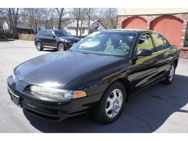 Photo of 2000 Oldsmobile Intrigue