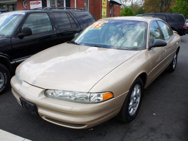 Photo of 2002 Oldsmobile Intrigue