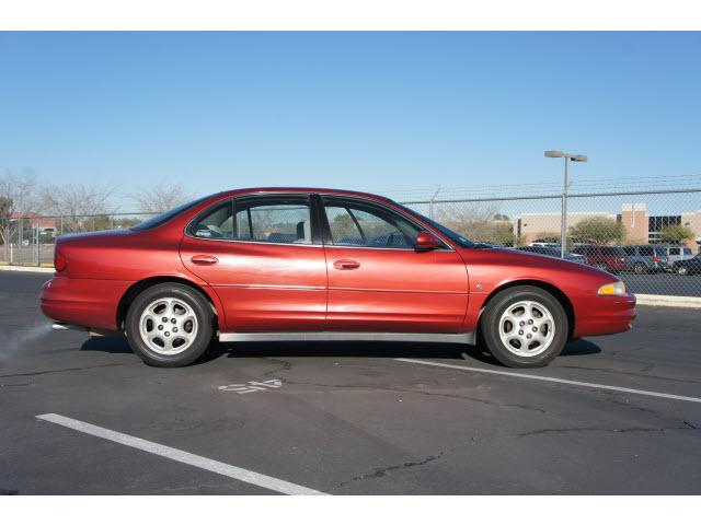 Photo of 1999 Oldsmobile Intrigue