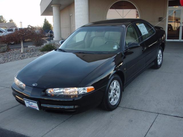 Photo of 2000 Oldsmobile Intrigue