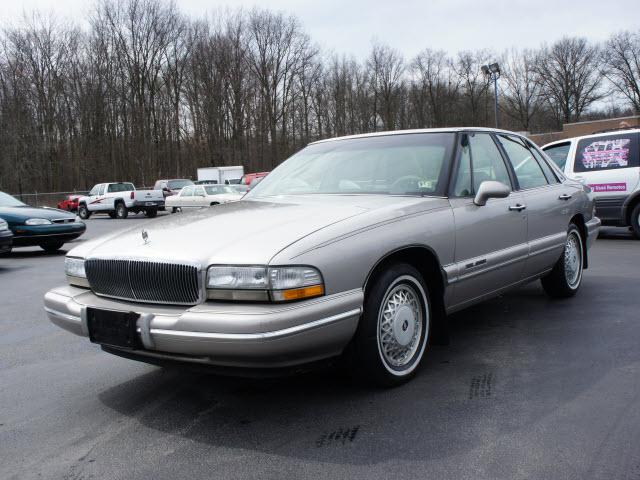 Photo of 1996 Buick PARK AVENUE