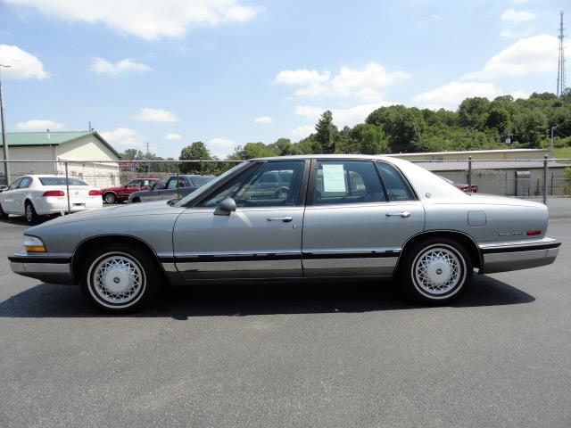 Photo of 1994 Buick PARK AVENUE
