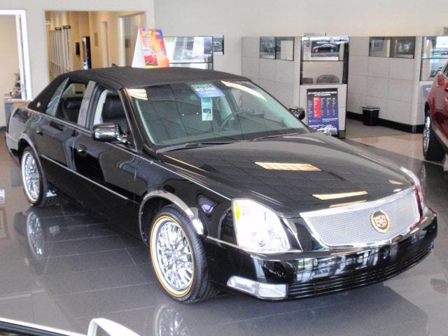 Photo of 2011 Cadillac DTS