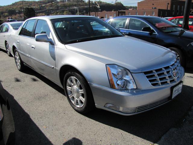 Photo of 2010 Cadillac DTS