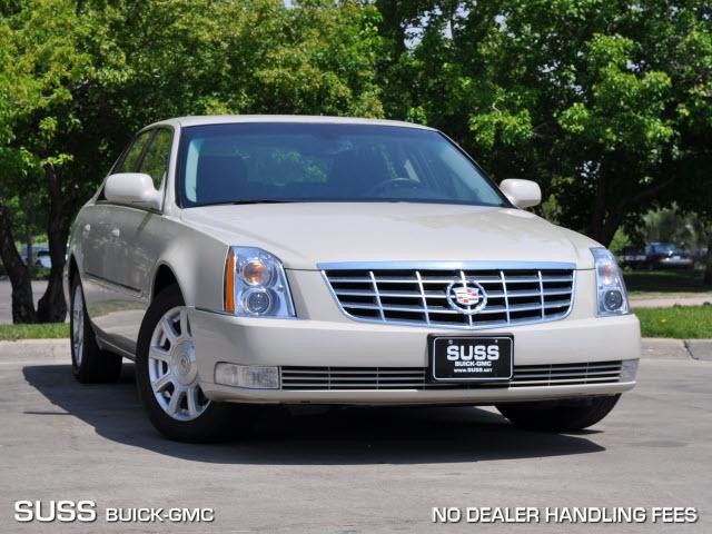 Photo of 2010 Cadillac DTS