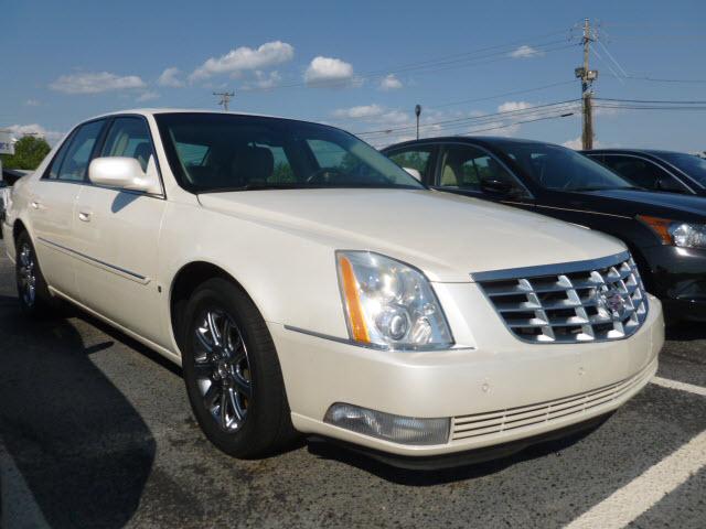 Photo of 2008 Cadillac DTS