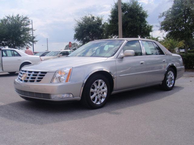 Photo of 2008 Cadillac DTS