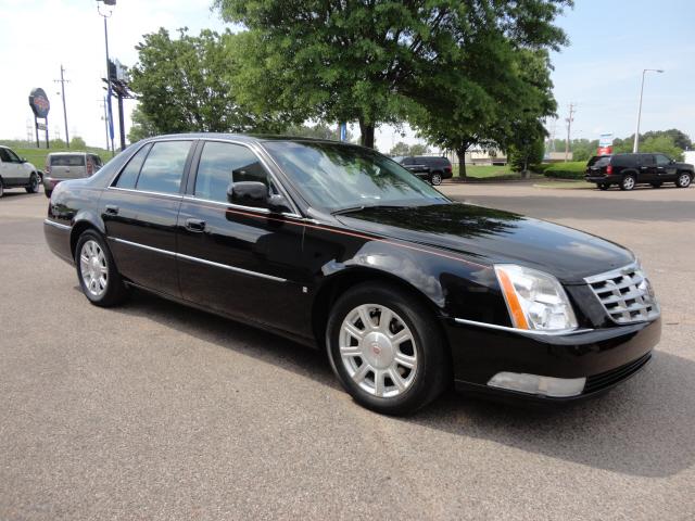 Photo of 2008 Cadillac DTS