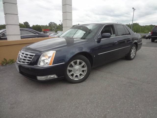 Photo of 2008 Cadillac DTS