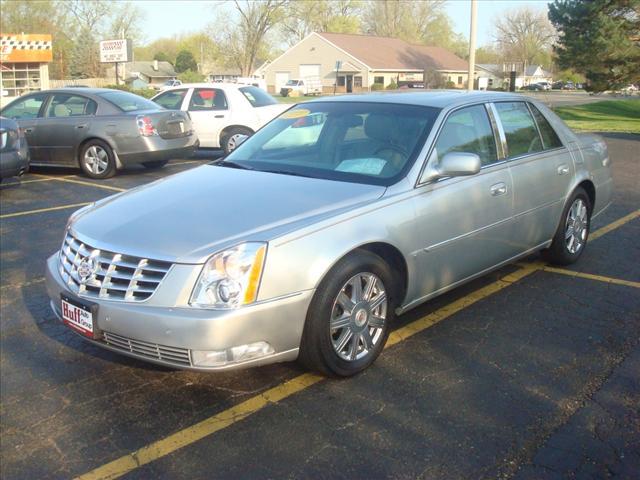 Photo of 2008 Cadillac DTS