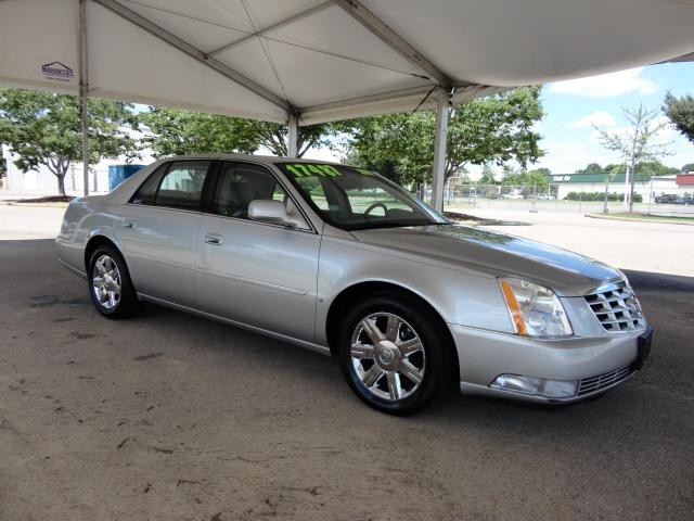 Photo of 2007 Cadillac DTS