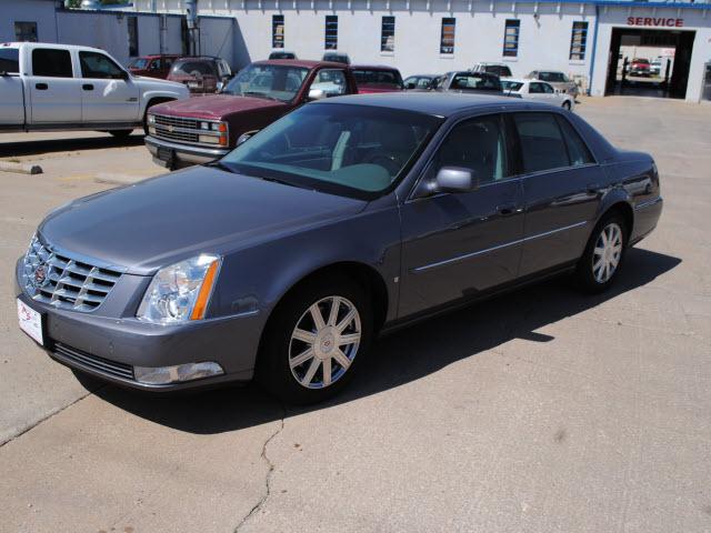 Photo of 2008 Cadillac DTS