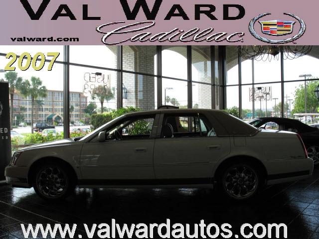 Photo of 2007 Cadillac DTS