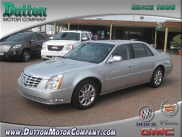 Photo of 2011 Cadillac DTS