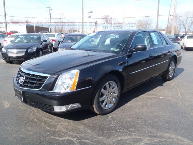 Photo of 2011 Cadillac DTS