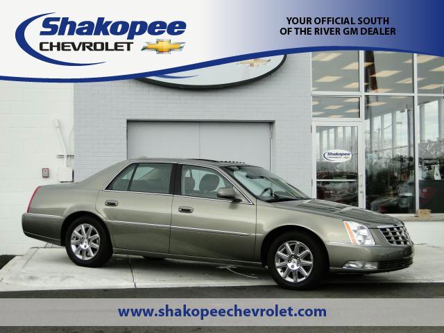 Photo of 2011 Cadillac DTS
