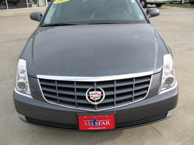 Photo of 2010 Cadillac DTS