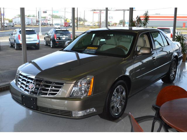 Photo of 2011 Cadillac DTS