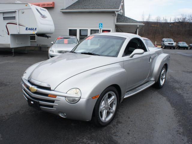 Photo of 2004 Chevrolet SSR