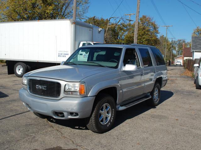 Photo of 2000 GMC Yukon Denali