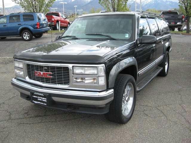 Photo of 1999 GMC Suburban