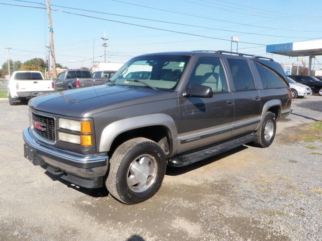 Photo of 1999 GMC Suburban
