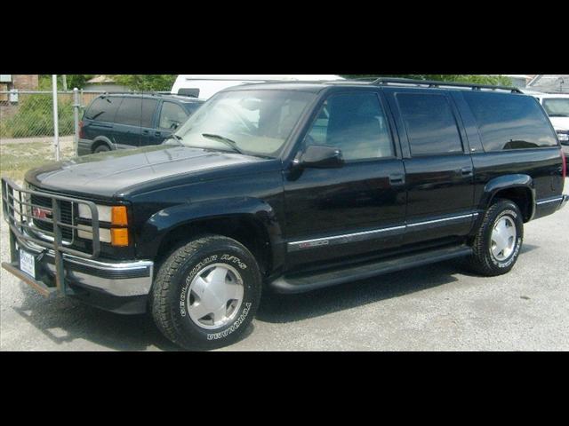 Photo of 1999 GMC Suburban