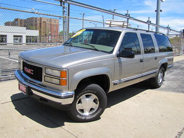 Photo of 1999 GMC Suburban