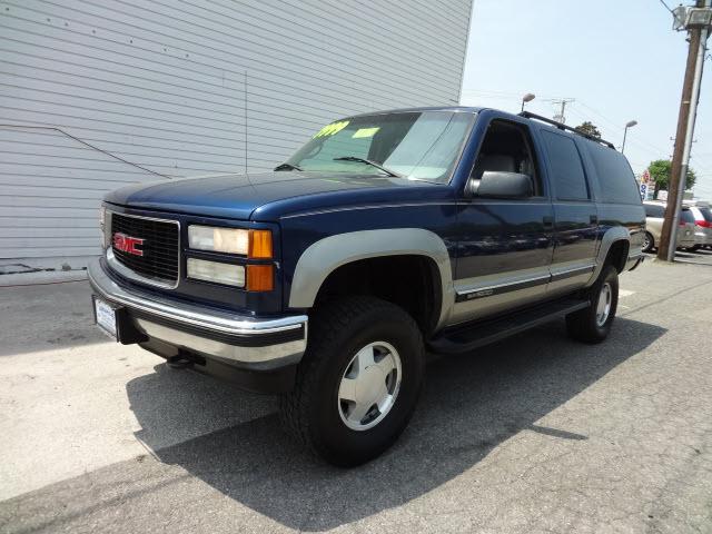 Photo of 1999 GMC Suburban