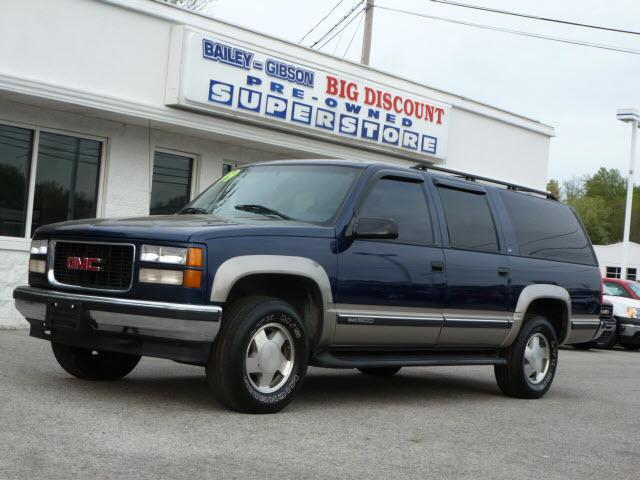 Photo of 1999 GMC Suburban