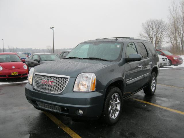 Photo of 2007 GMC Yukon Denali