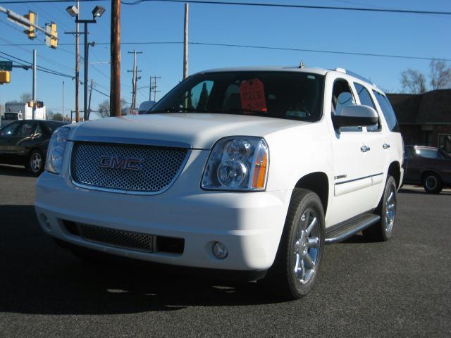 Photo of 2008 GMC Yukon Denali