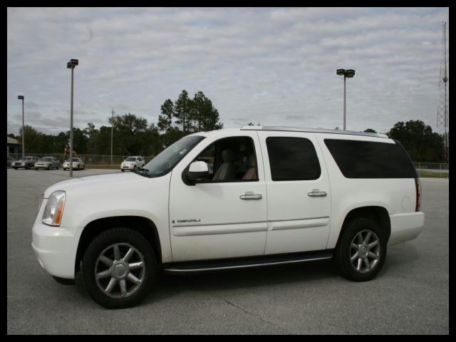 Photo of 2007 GMC Yukon XL Denali